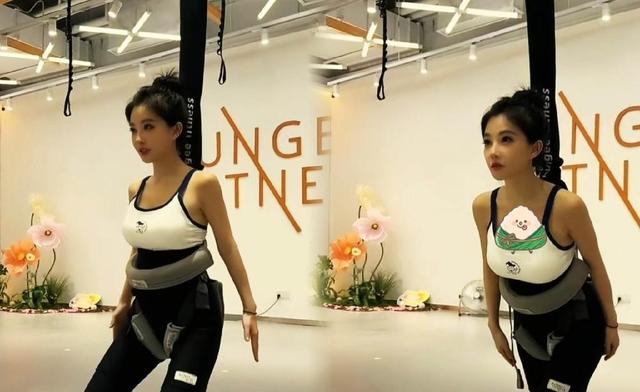 冯提莫健身直播意外走光,直播间遭封禁,网友戏称“垫大不实”