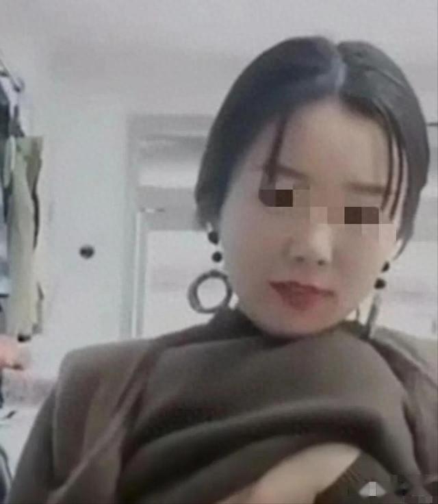 河北女主播“脱裤露乳”只为满足榜一大哥打赏，网友：道德何在？