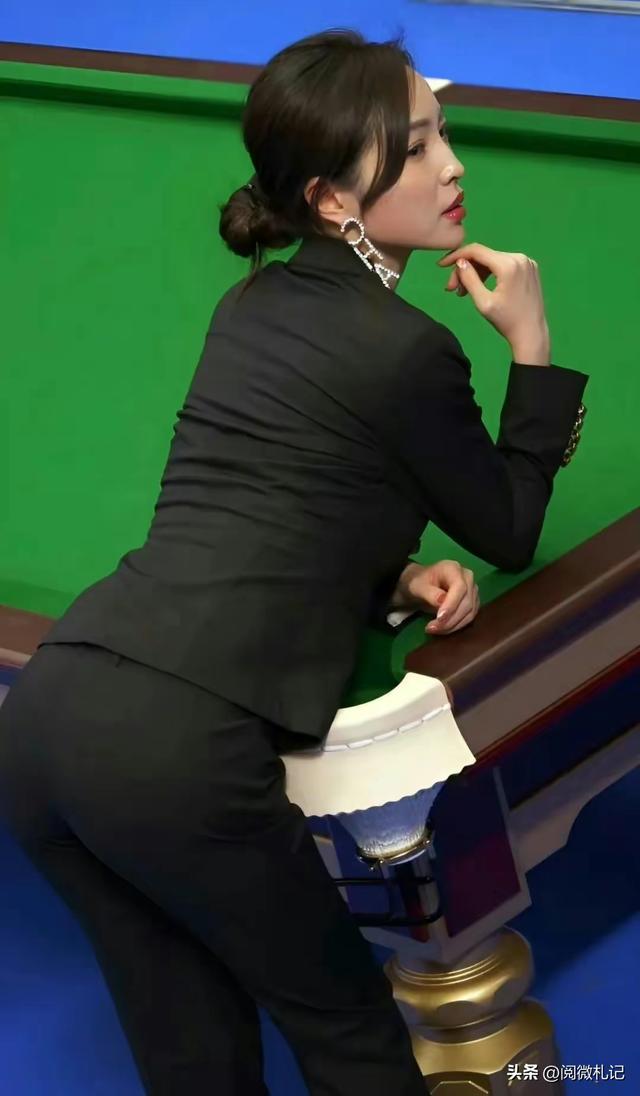 “最美女裁判”王钟瑶：生活照尽显傲人身材，典型东方美女
