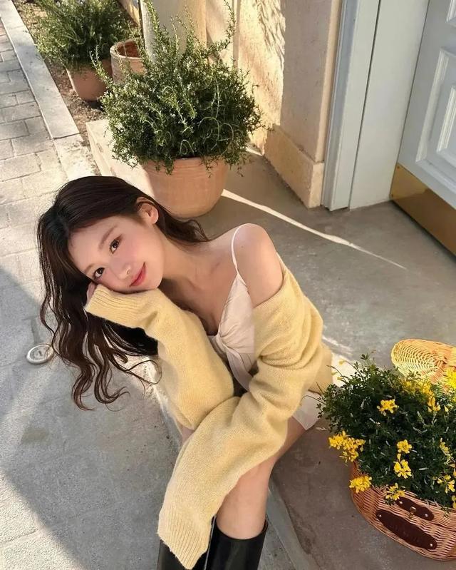 韩国版“奶茶妹妹”！白嫩可爱！颜值身材是顶级！