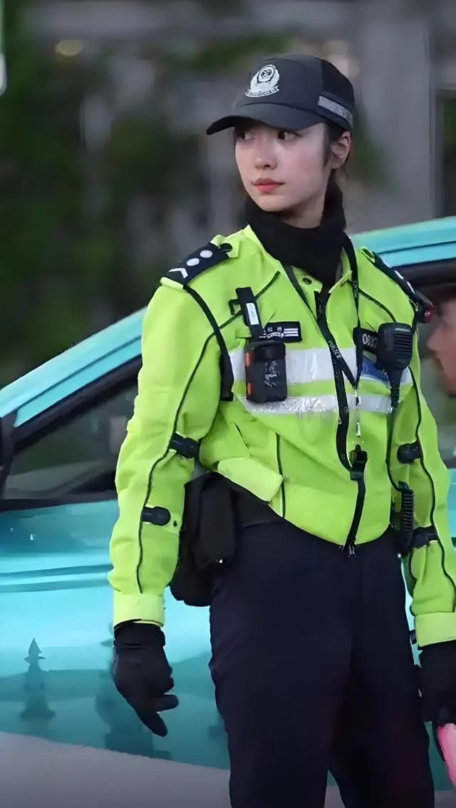 兔子警官李雨薇，爆火后没有辞职当网红，流量之下更显警徽光芒！