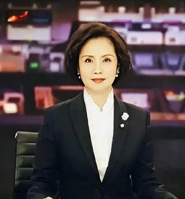从央视著名女主播到浓妆艳抹的“顾八奶奶”，她的退休生活不寻常