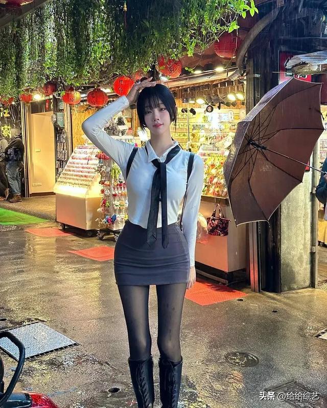 韩国百万级女主播hankung，清纯外表，性感身材，反差感十足