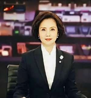 女主播 旗袍(从央视著名女主播到浓妆艳抹的“顾八奶奶”，她的退休生活不寻常)