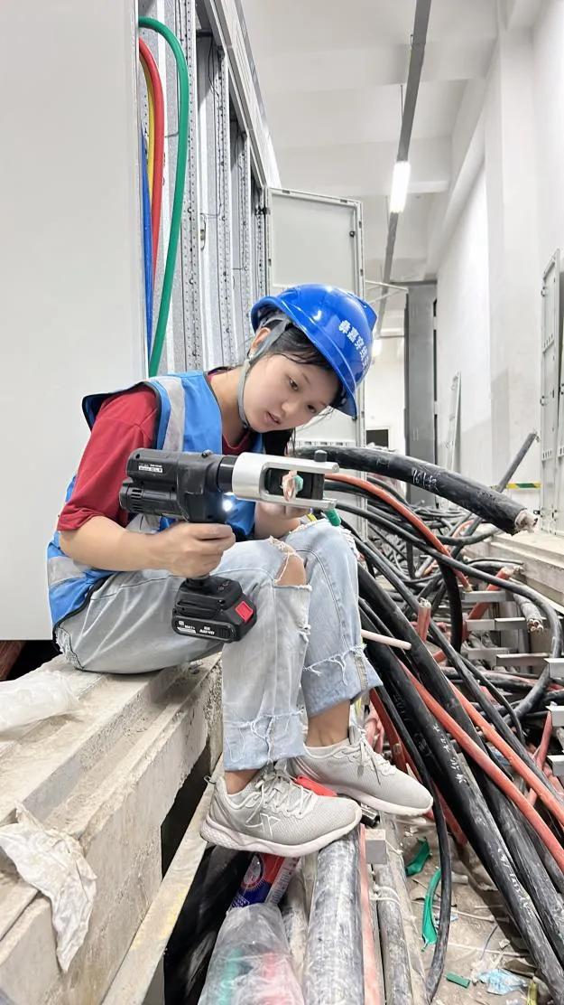 工地女孩，和她的200万工友