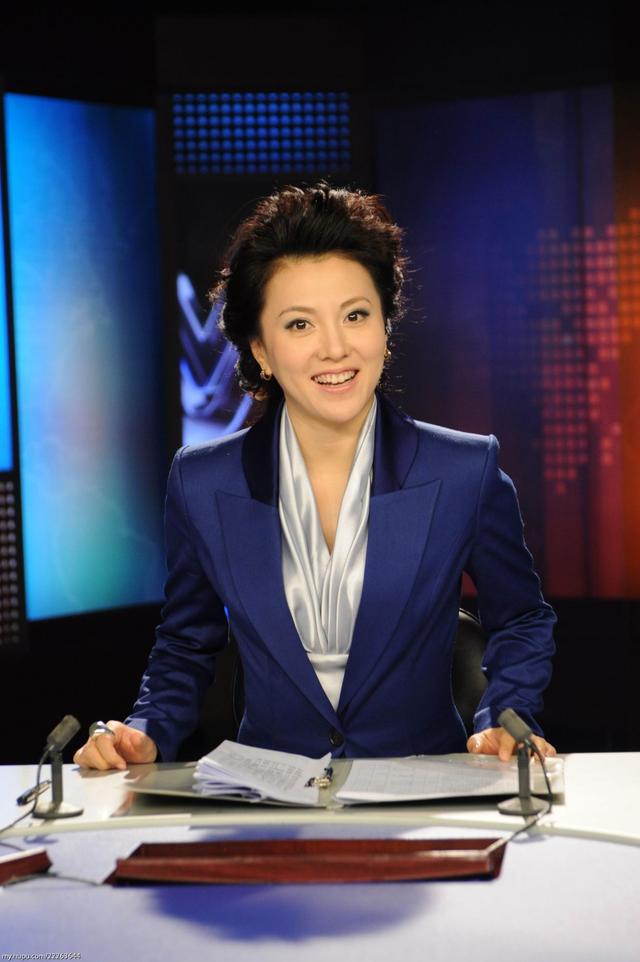央视著名主播梦桐:曾买不起出镜衣服遭讥讽,女孩适婚年龄就该嫁