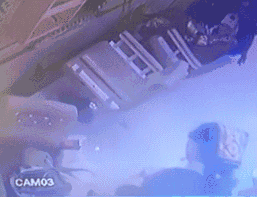 “抖音”女主播做完头发顺手捡走钱包，以为没人发现，结果被抖友一眼认出……