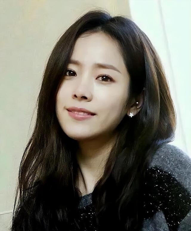 《白小姐》有犯罪前科的白小姐与受虐女孩建立深厚友谊，尽力拯救