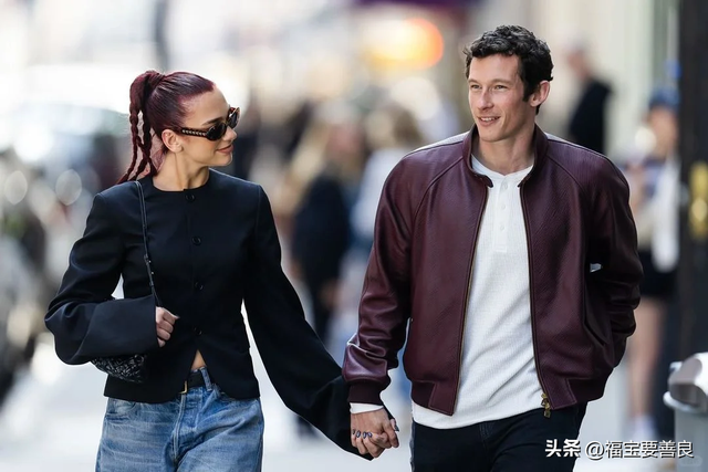 啪姐官宣恋情，给了大金毛一个名分！这嚣张的异性恋，真耀眼啊