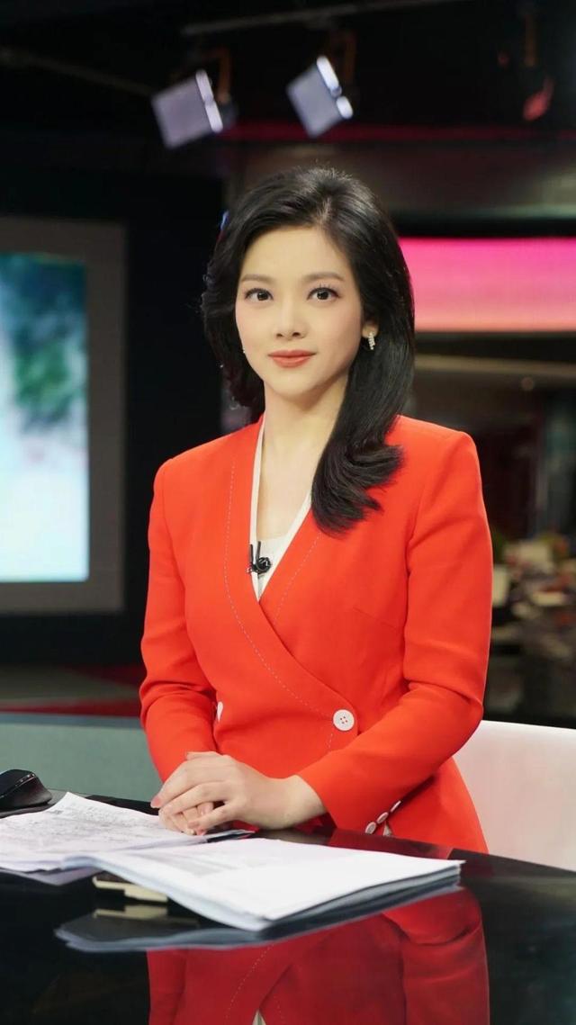 上海新闻女主播“上新”啦！ “00后”，从近百人中脱颖而出，已有百万粉丝