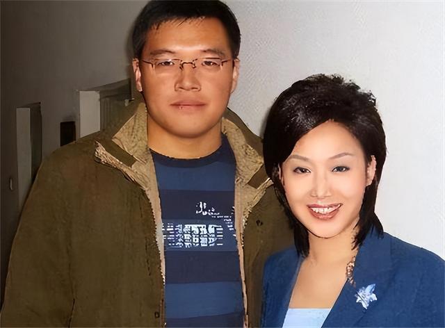 央视主播郑丽:与丈夫丁克7年愁坏婆婆,37岁高龄产子全家乐开怀