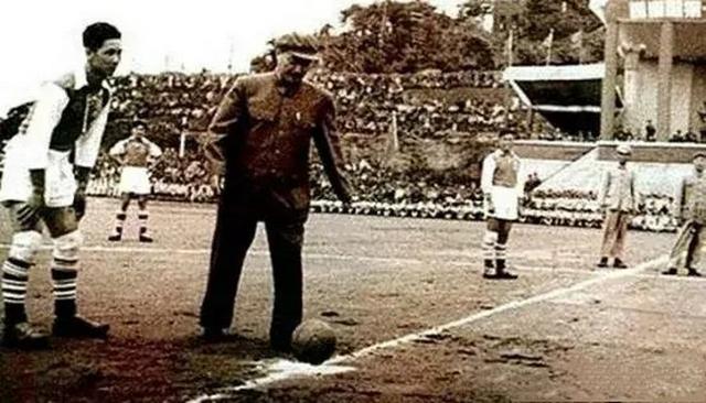 十大元帅之首朱德,授衔编号却是004,毛泽东把001给了谁