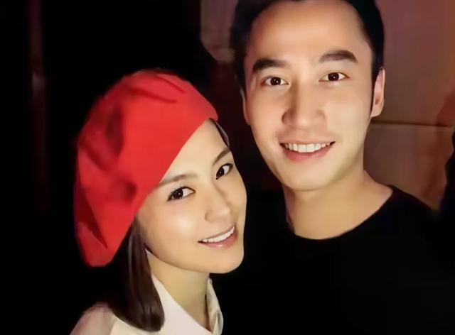 曝43岁阿娇私生活混乱！聊多个小男友，床照流出，聊天记录也曝光