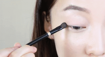 直播不踩雷,35岁林依晨靠素颜妆秒变15岁!