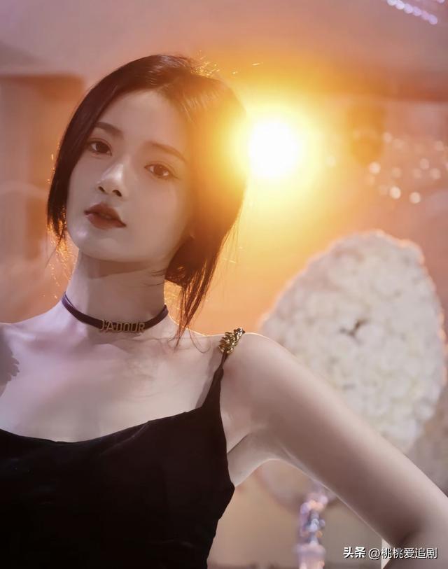 美翻了!~短剧圈“十大气质女神”魅力值飙升,简直移不开眼!