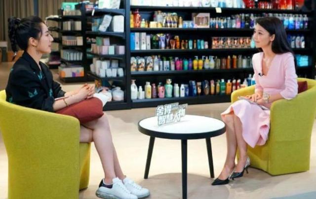 薇娅“消失”2年后再现！年会热舞惊艳全场，又盯上了更赚钱赛道