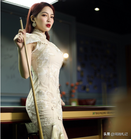 “最美女裁判”王钟瑶：生活照尽显傲人身材，典型东方美女