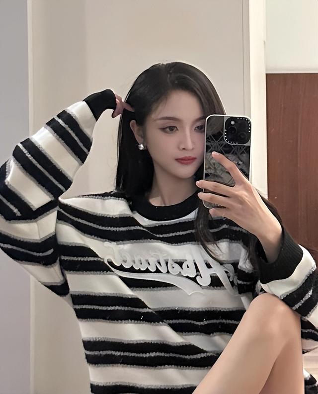 吴宣仪热舞动作引热议！大尺度动作遭男粉吹口哨，吊带黑丝显身材