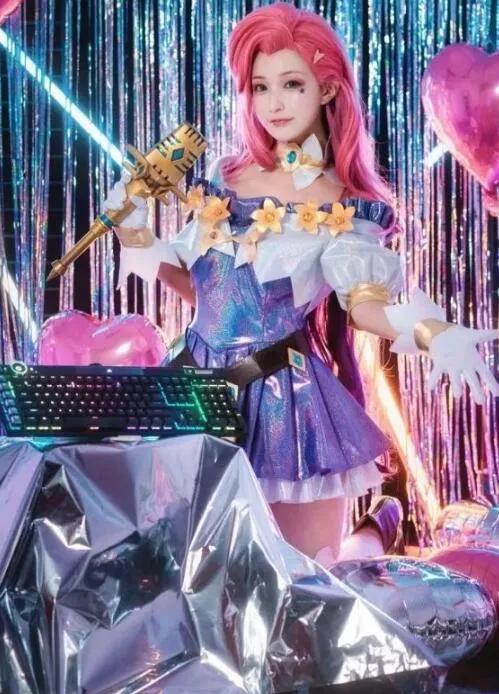 南波儿甜美、沫子冷艳，6大网红女主播COS萨勒芬妮，哪个更戳你？