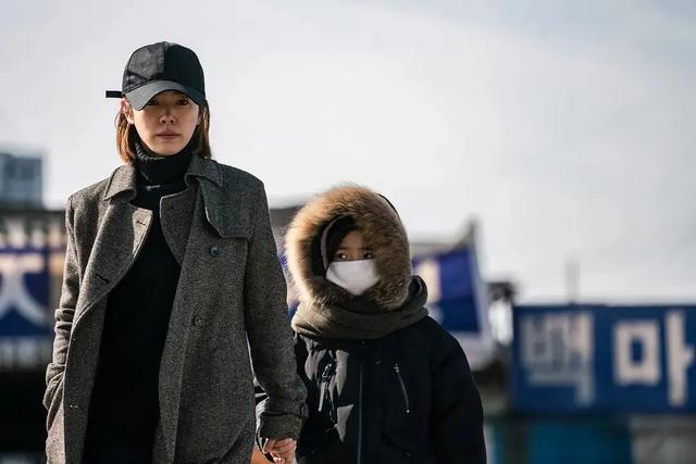 《白小姐》有犯罪前科的白小姐与受虐女孩建立深厚友谊，尽力拯救