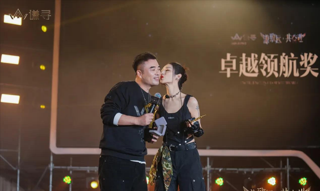 薇娅“消失”2年后再现！年会热舞惊艳全场，又盯上了更赚钱赛道