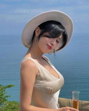 深圳卫视新闻女主播(深圳电视台15位美女主持人风采一览，个个高雅、优美、迷人)