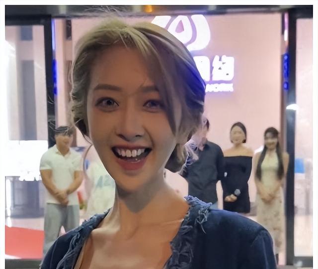 三只羊:性感美女主播卓仕琳,拌胸写真身材劲爆,连看99次啊!