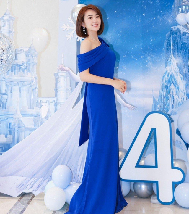 上海财经美女主持孙睿淇，台上台下都风光，婆家背景让人心生羡慕