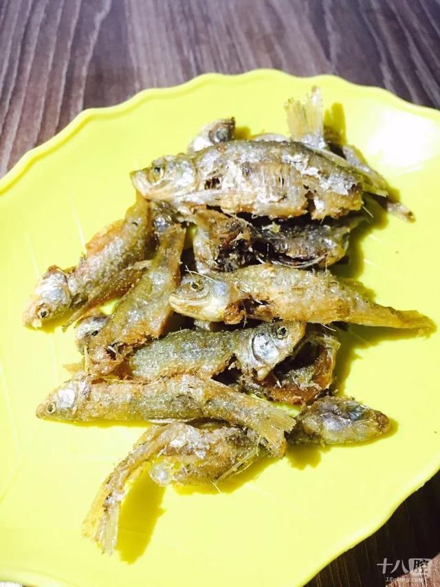 姑娘回到家发现门把手上挂了这东西！网友：羡慕