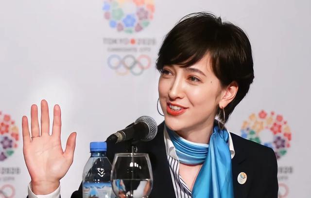 41岁日本最美女主播,高嫁前首相儿子,可小3岁花心丈夫频频出轨