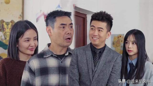 2024年2月，抖音粉丝量排名前十的博主分别是： 1