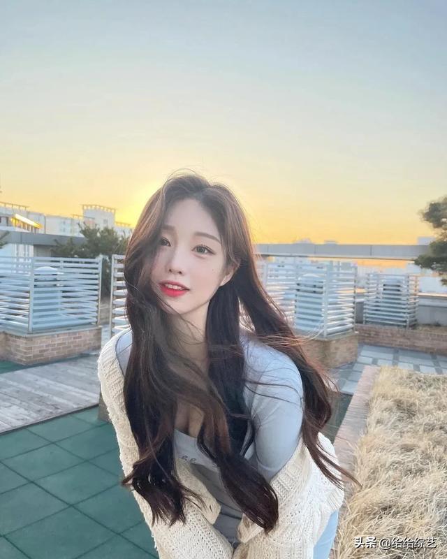 韩国百万级女主播hankung，清纯外表，性感身材，反差感十足