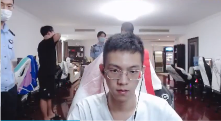 iG直播中被警察带走领队,Wink淡定打游戏遭调侃:队友呢?救下啊