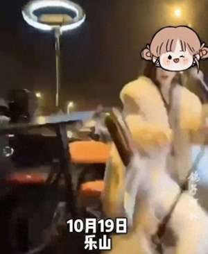 女主播与司机(四川一女主播路边直播被车撞翻，网友怒了→)