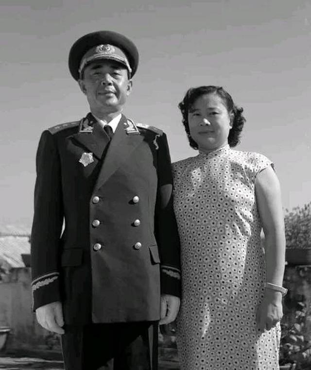 十大元帅之首朱德,授衔编号却是004,毛泽东把001给了谁