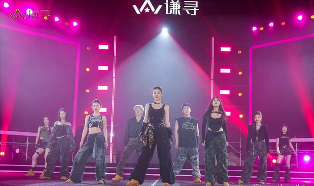 薇娅“消失”2年后再现！年会热舞惊艳全场，又盯上了更赚钱赛道