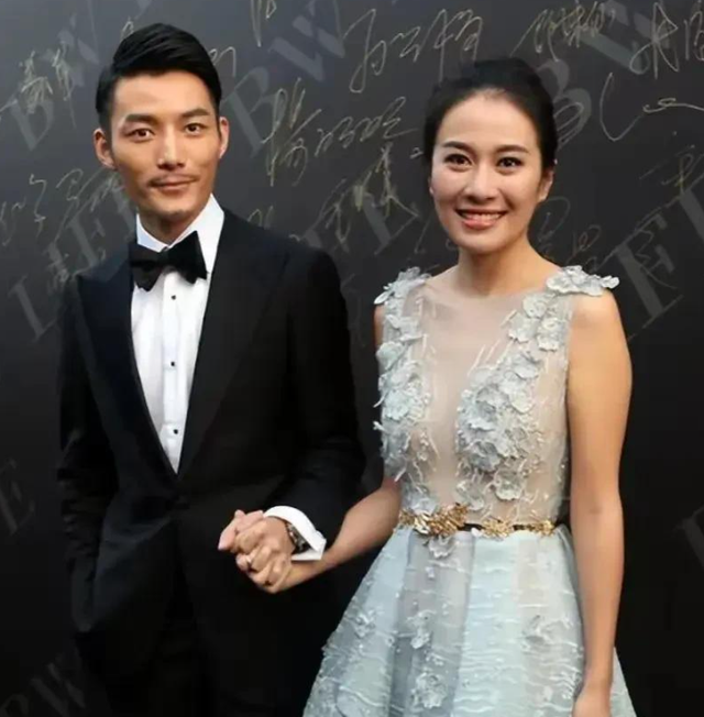 直播扮丑口喷脏话，荧幕女神“上官海棠”叶璇如今到底怎么了？