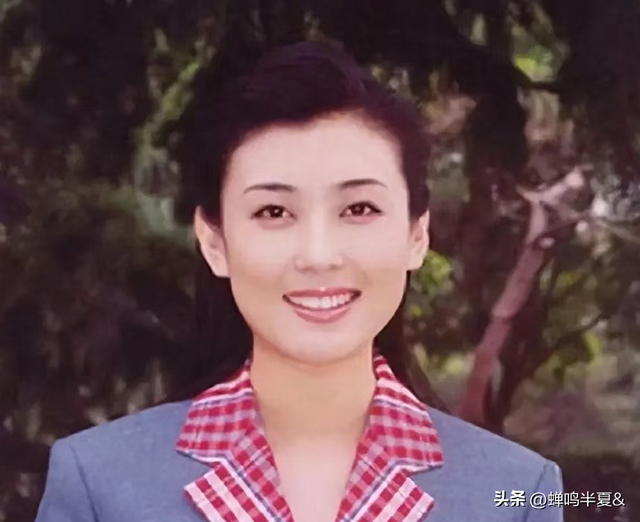 央视美女主持李红：经历逃婚，被造谣嫁入豪门，现在结局怎样了？