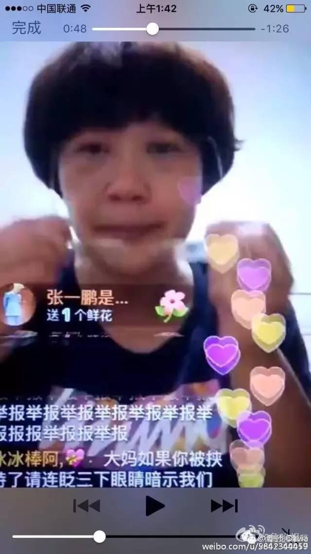 不忍直视!大妈快手直播吃金鱼、吞灯泡...警方已介入调查