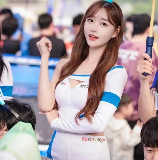 空姐、车模、主播三重身份！崔瑟琪这身材颜值，太顶了！