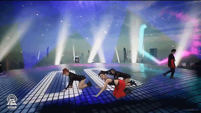 “安蓝”奉献惊艳热舞，穿越火线网剧主创别样点燃现场