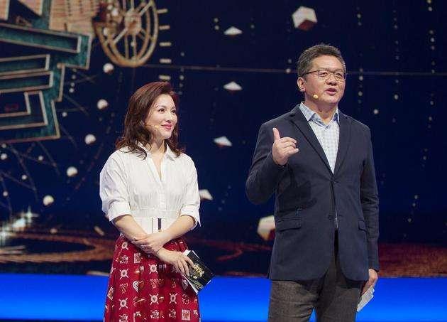 央视著名主播梦桐:曾买不起出镜衣服遭讥讽,女孩适婚年龄就该嫁