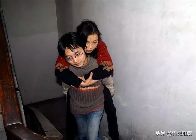 20年前背母上大学的刘霆,却在29岁选择变性,如今的她后悔了吗?