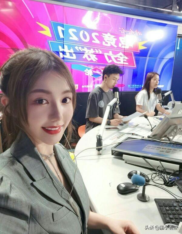 新晋主播美琪晒照，时尚套装仙气飘飘彰显好身材，是新女神无疑了