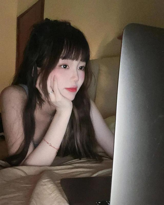 可爱与性感并存,台湾短发萌妹电竞美女主播魅力写真大赏