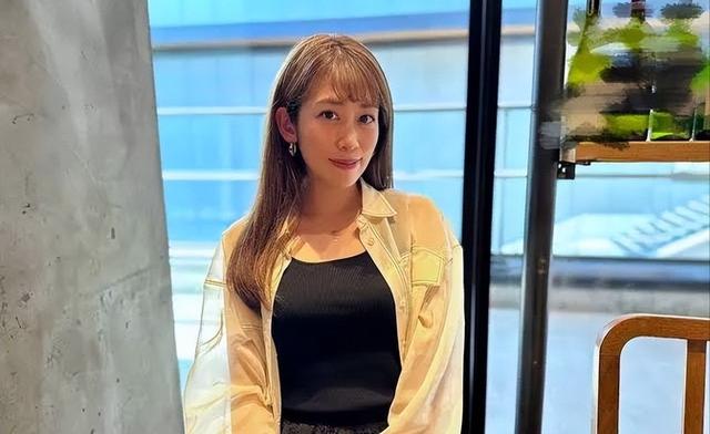 日本女主播玩大了！肉色紧身衣惹争议！收视率暴涨背后有隐情？