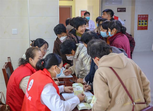 按摩艾灸刮痧 选手争秀绝活  石家庄中医适宜技术进万家技能才艺大赛启动