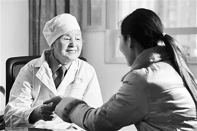 她走了，91岁还坚持出诊，83岁时还到汶川地震一线……