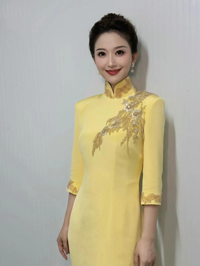 刘心悦：优雅婀娜，好美丽的旗袍主持人