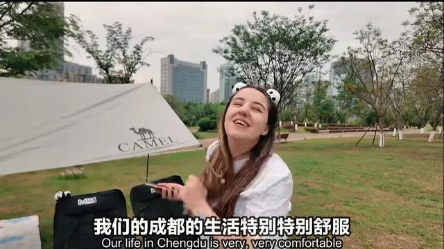 汪汪和玛利亚带兰娜夏娃看大熊猫搭帐篷，激动热舞，羡慕川美蜀乐